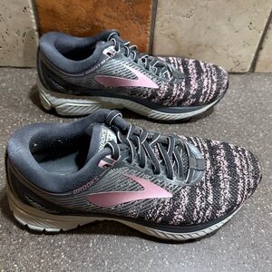 Brooks Women's Athletic Shoes - gray and Pink size 5.5
